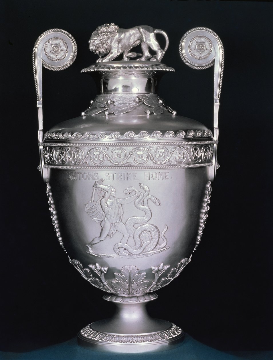 Trafalgar Vase, desenhado por John Flaxman 1755-1826, feito por Digby Scott e Benjamin Smith, Londres, 1805-06 prata de English School