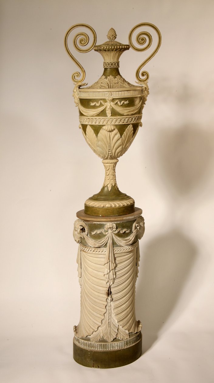 Urna em um pedestal, c.1800 de English School