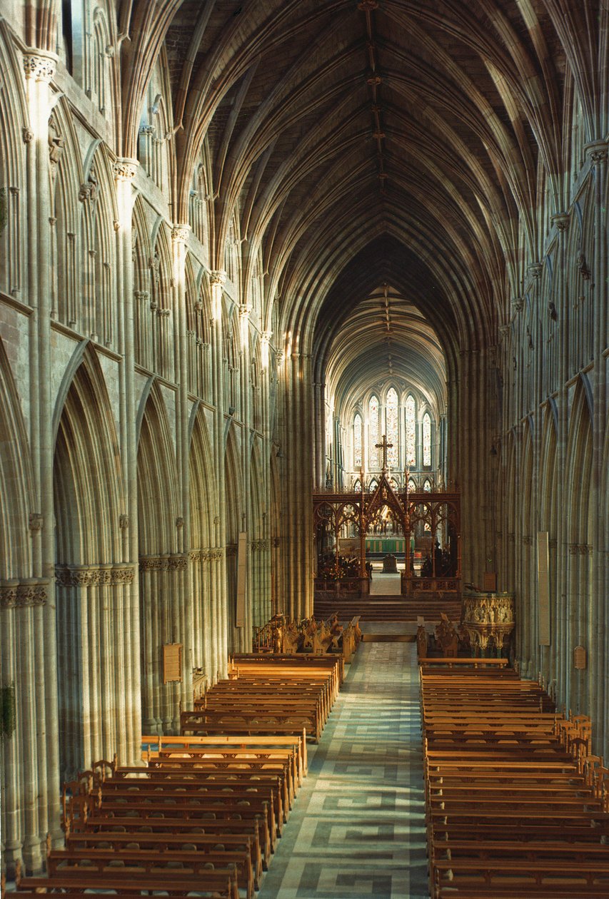 Vista da nave, construída 1317-c.1370 de English School