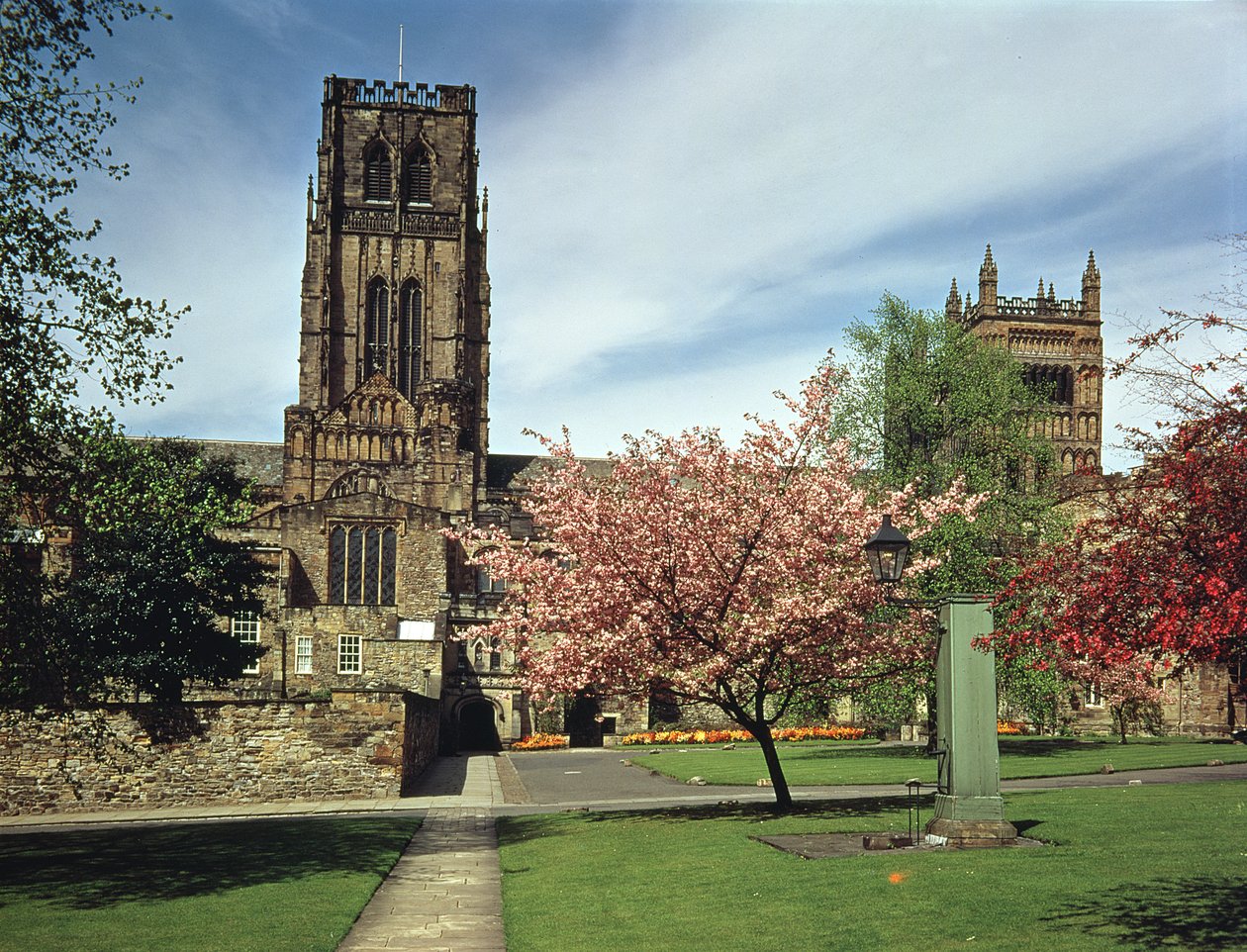 Vista do exterior, construída 1093-1280 de English School