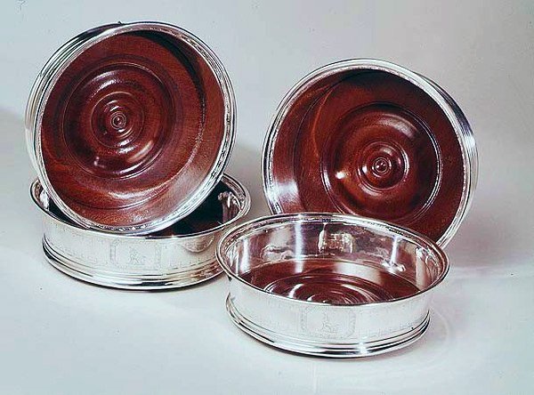 Montanha-russa de vinhos, conjunto de quatro, George IV, feita por Eley & Fearn, 1823 (prata) de English School