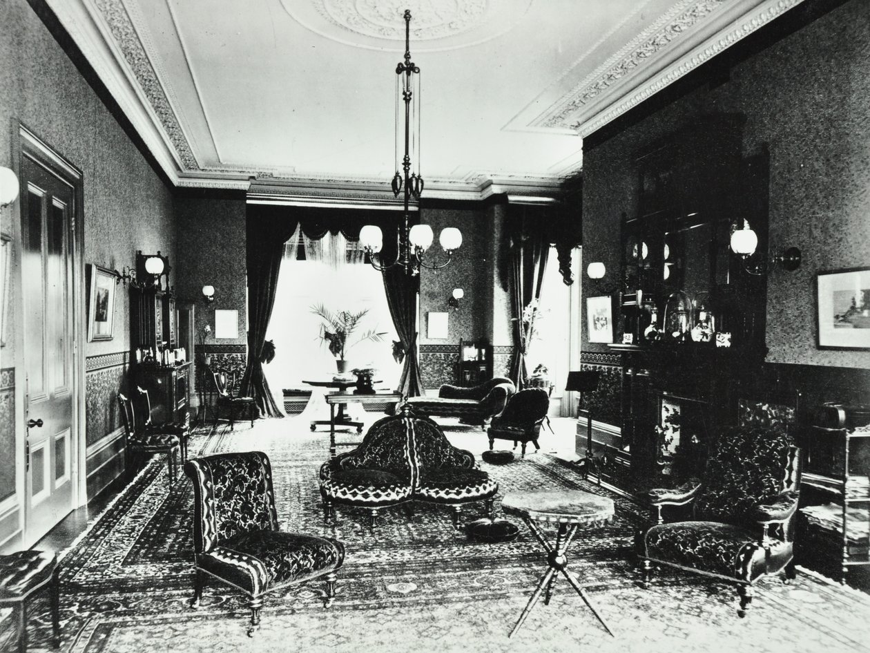 18 Addison Road: sala de estar, 1890 de English Photographer