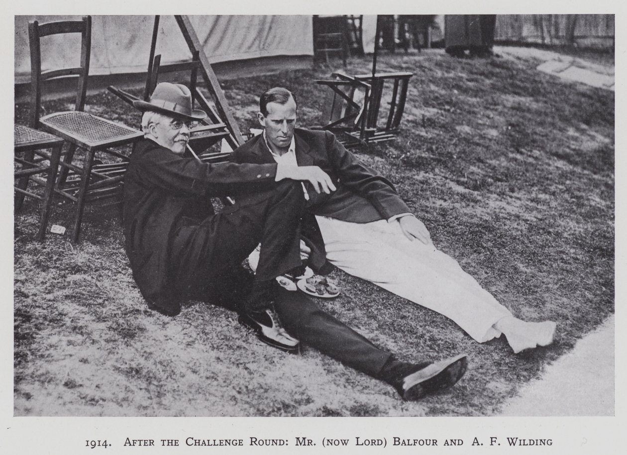 1914, Depois da ronda de desafios, o Sr. (agora Lord) Balfour e A F Wilding (fotografia a preto e branco) de English Photographer