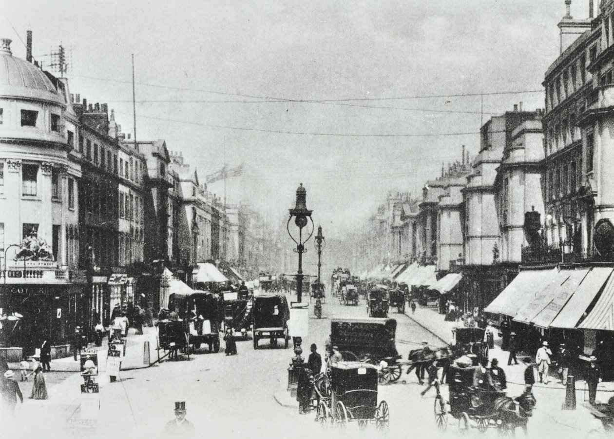 252-260 Regent Street, Westminster LB: olhando para o norte para Oxford Circus, 1890 de English Photographer