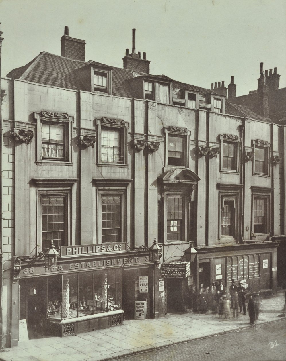36-38 Aldersgate Street: Shaftesbury House, Londres, 1879 de English Photographer