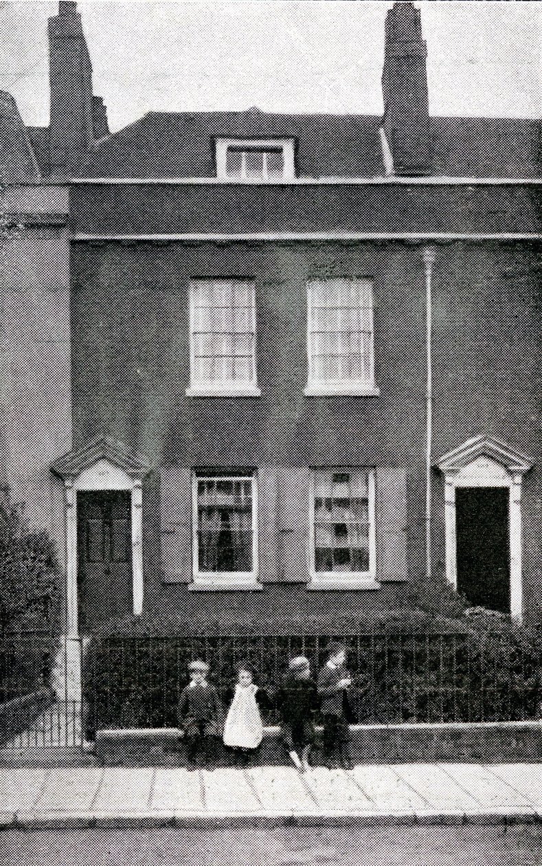 387, Commercial Road, Portsmouth, Hampshire, local de nascimento de Charles Dickens em 7 de fevereiro de 1812, c.1900 de English Photographer