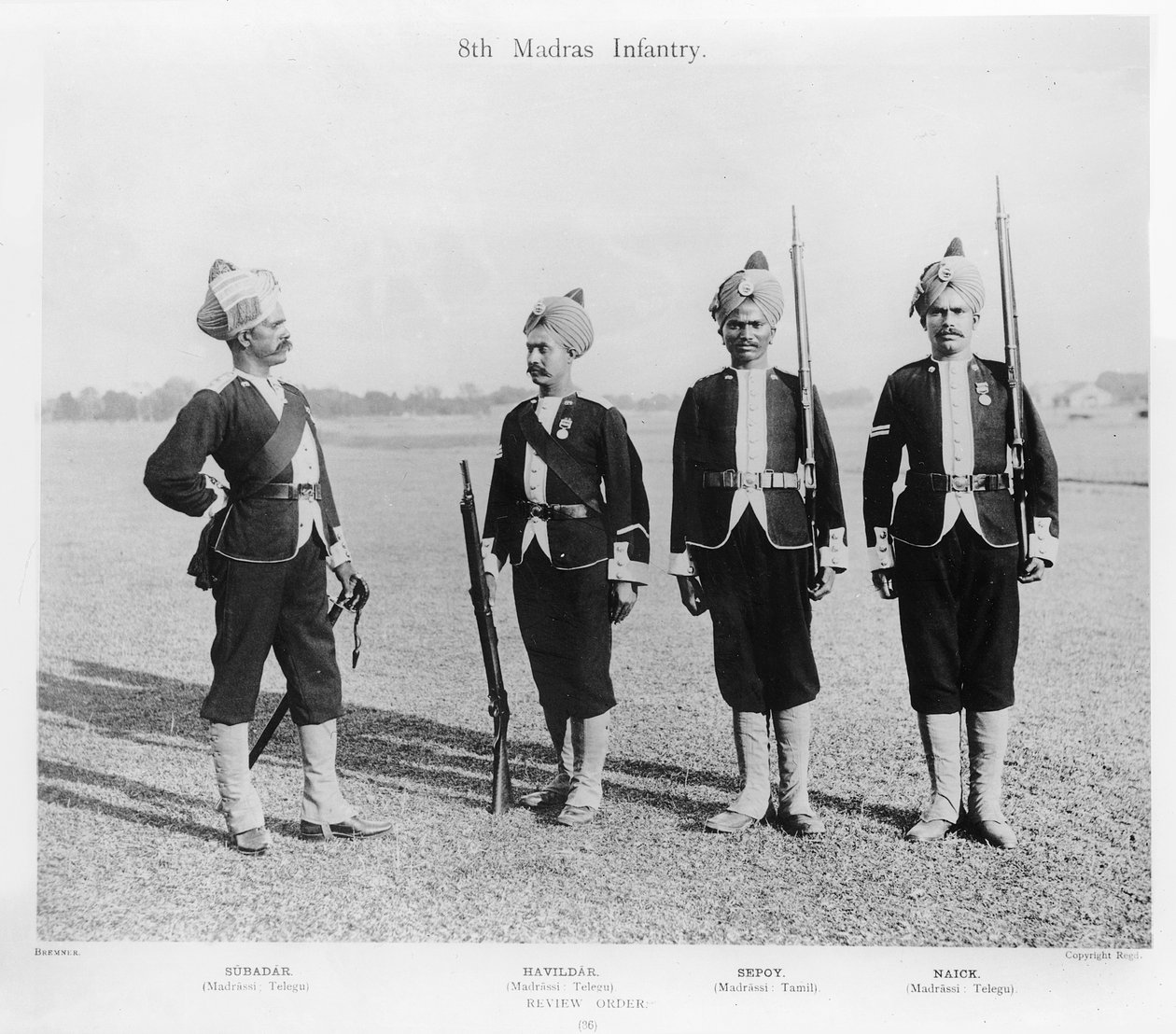 8ª Infantaria de Madras, c.1897 (foto a p-b) de English Photographer