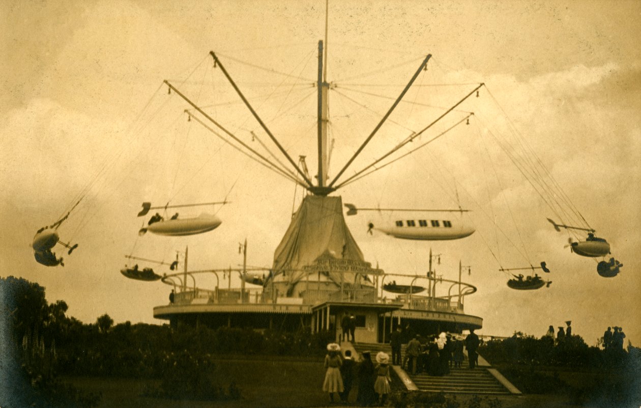 Uma máquina voadora no Parque de Diversões de Battersea, Inglaterra de English Photographer