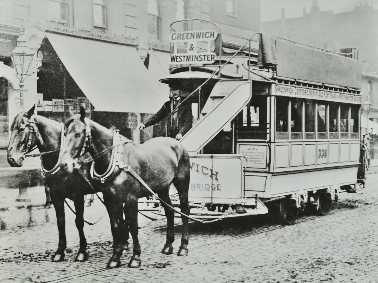 Um bonde puxado a cavalo de Greenwich-Westminster, 1885 de English Photographer