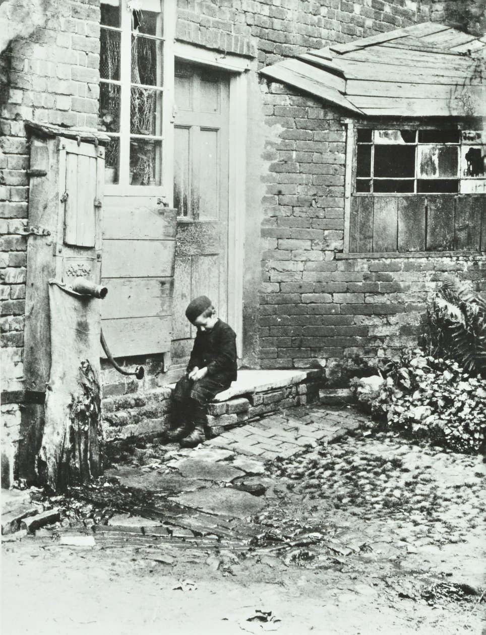 Um garoto em Frogmore, Londres, 1888 de English Photographer