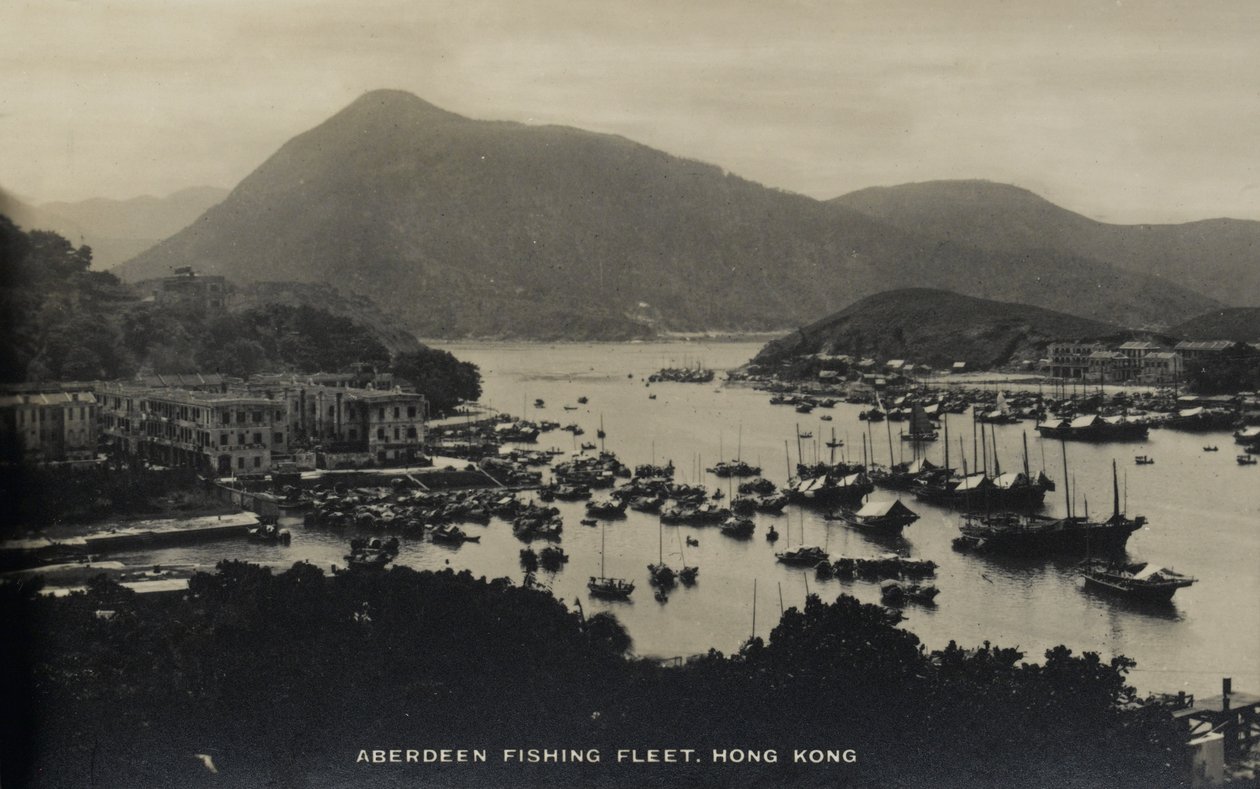 Frota de Pesca de Aberdeen, Hong Kong, de um álbum de fotografias relacionadas ao serviço de Pte H. Chick, 1940 de English Photographer