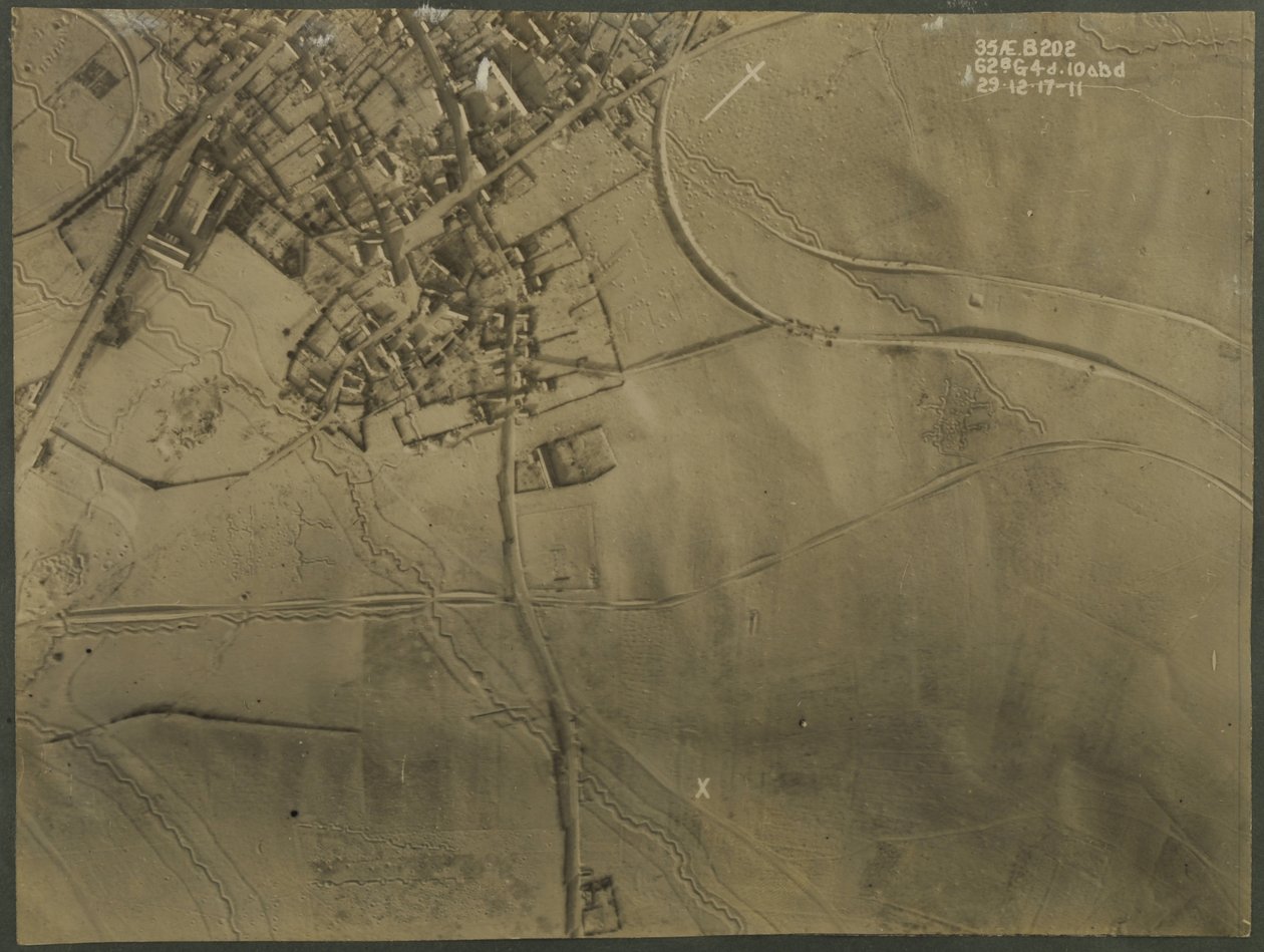 Fotografia aérea com trincheiras da Primeira Guerra Mundial, 1917 de English Photographer