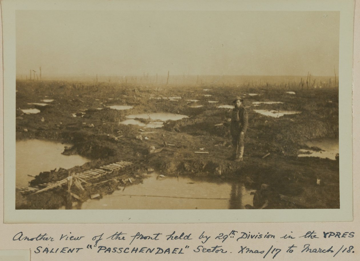 Outra visão da frente realizada pelo 29º. Divisão no Setor YPRES SALIENT “PASSCHENDAEL”. Natal 17 a 18 de março de English Photographer