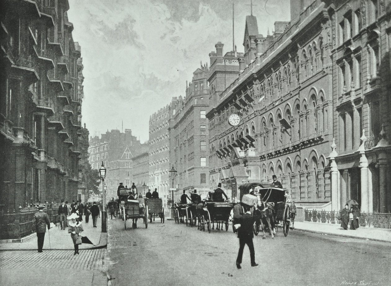 Lojas do Exército e da Marinha, Victoria Street, Westminster LB: olhando para o leste pela Francis Street, 1895 de English Photographer
