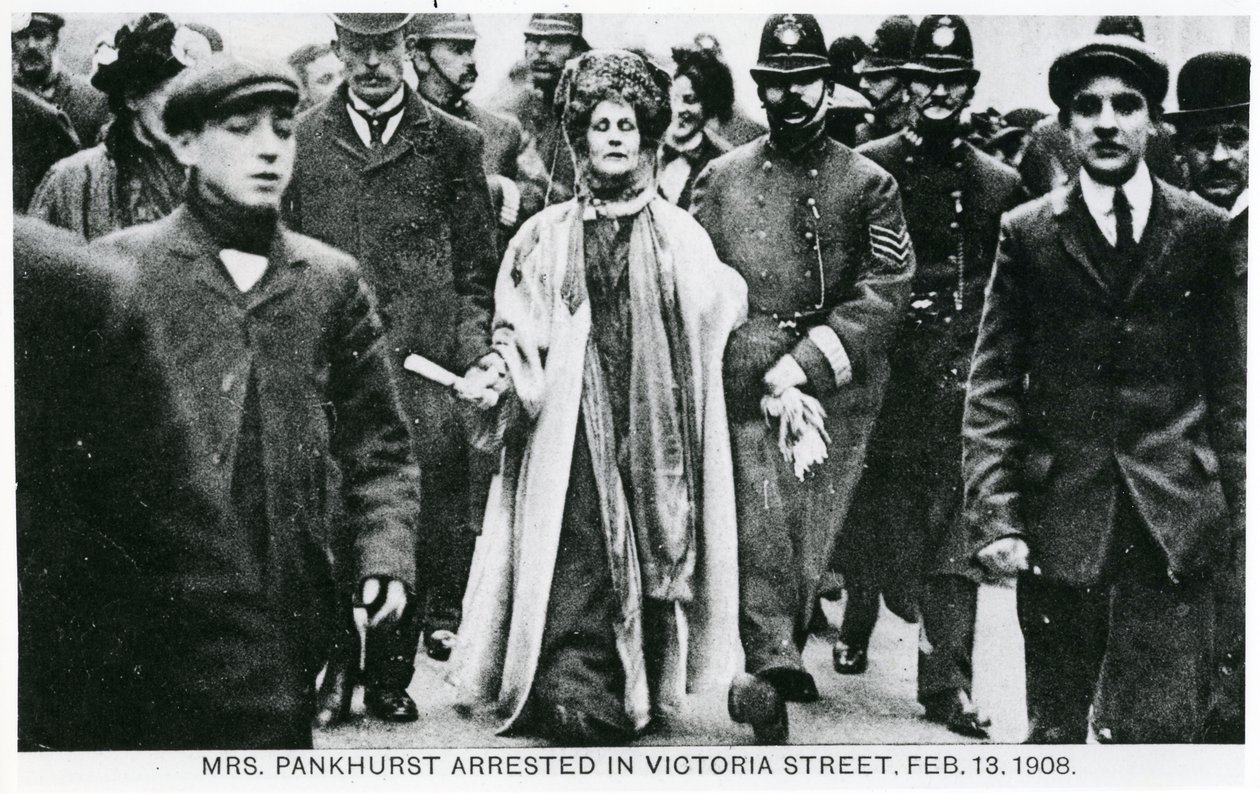 Prisão da Sra. Emmeline Pankhurst em Victoria Street, 13 de fevereiro de 1908 de English Photographer