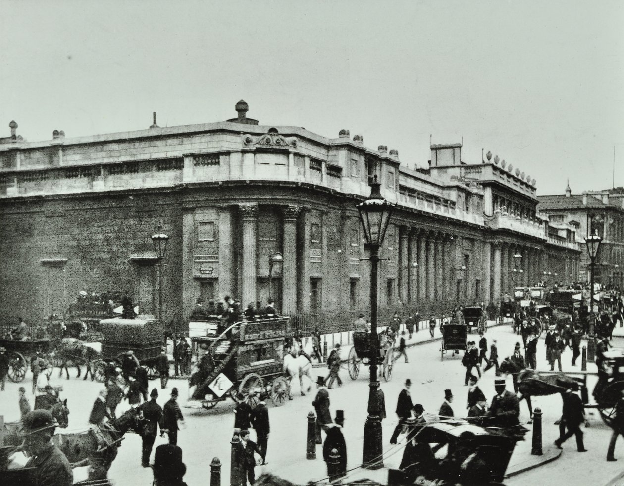 Banco da Inglaterra, Threadneedle Street, Cidade de Londres, 1890 de English Photographer