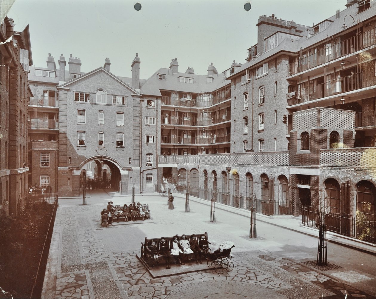 Bourne Estate: Laney Buildings, Londres de English Photographer