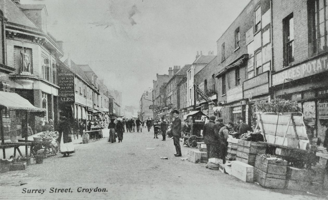 Britannia, Surrey Street, Croydon: mercado de rua, 1890 de English Photographer