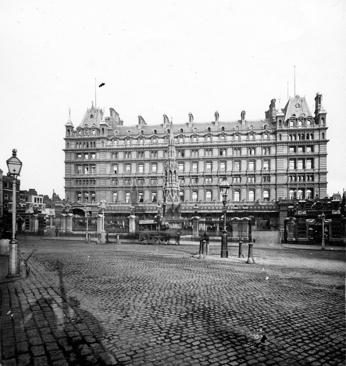 Charing Cross Station Hotel, c.1890 (foto) de English Photographer