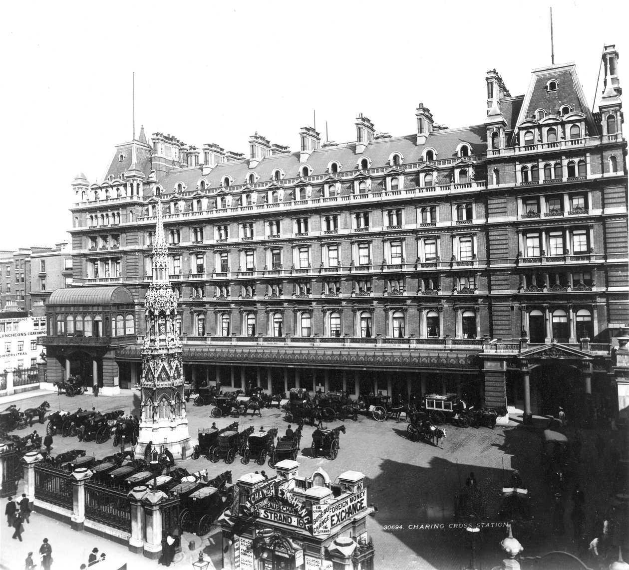 Charing Cross Station Hotel, c.1890 (foto) de English Photographer