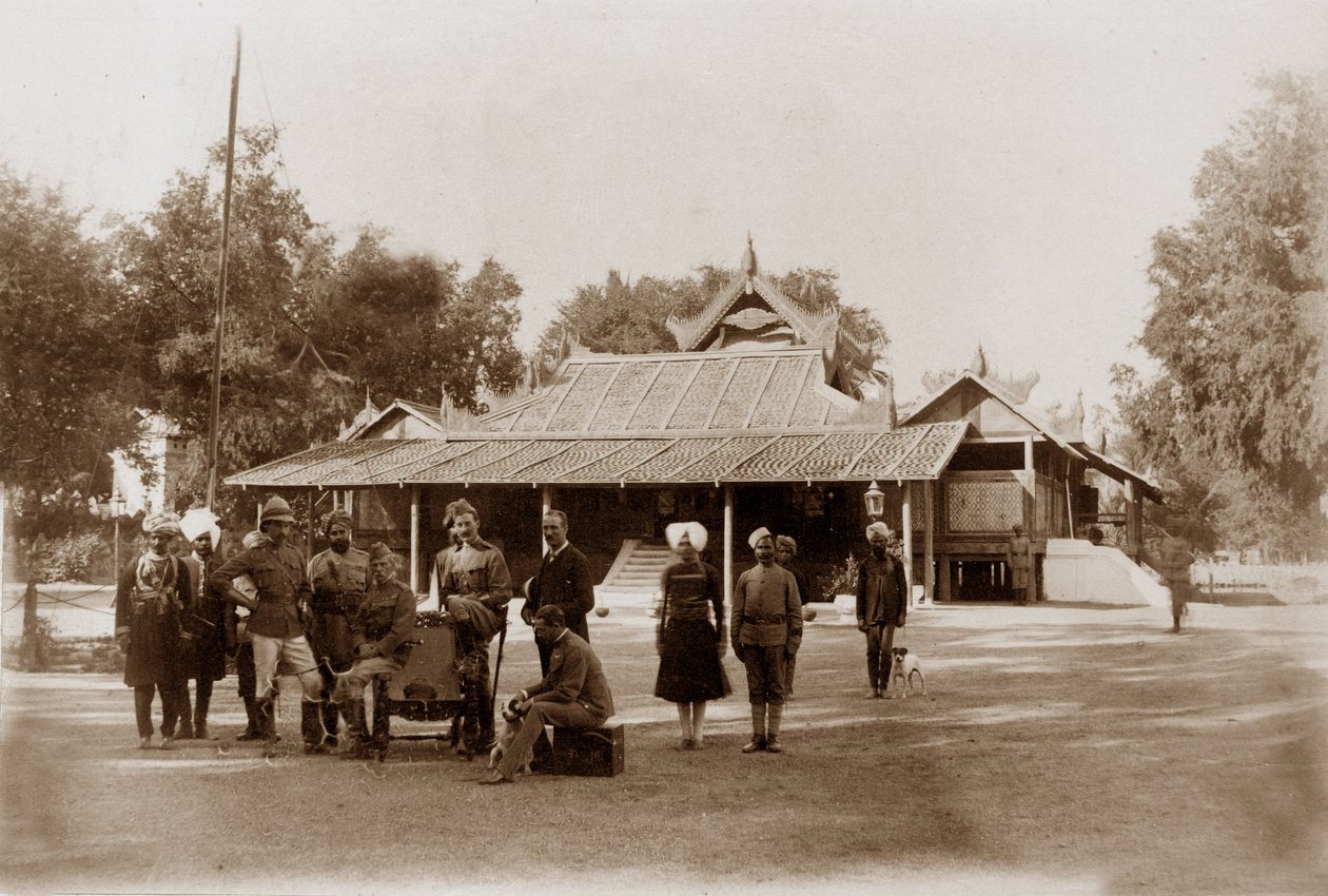 Casa dos Chefes, Mandalay, c.1886 de English Photographer