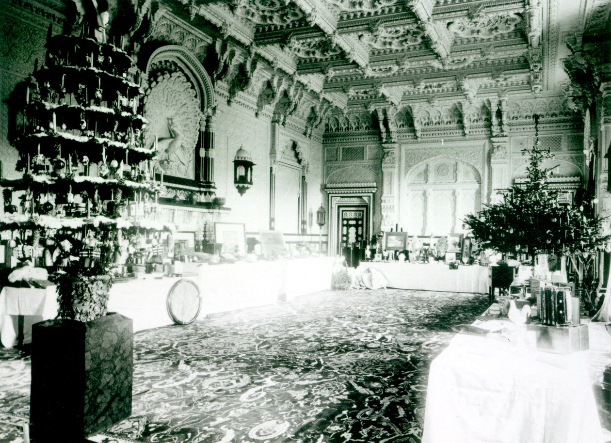 Mesas de Natal na Sala Durbar em Osborne House, 1900 de English Photographer