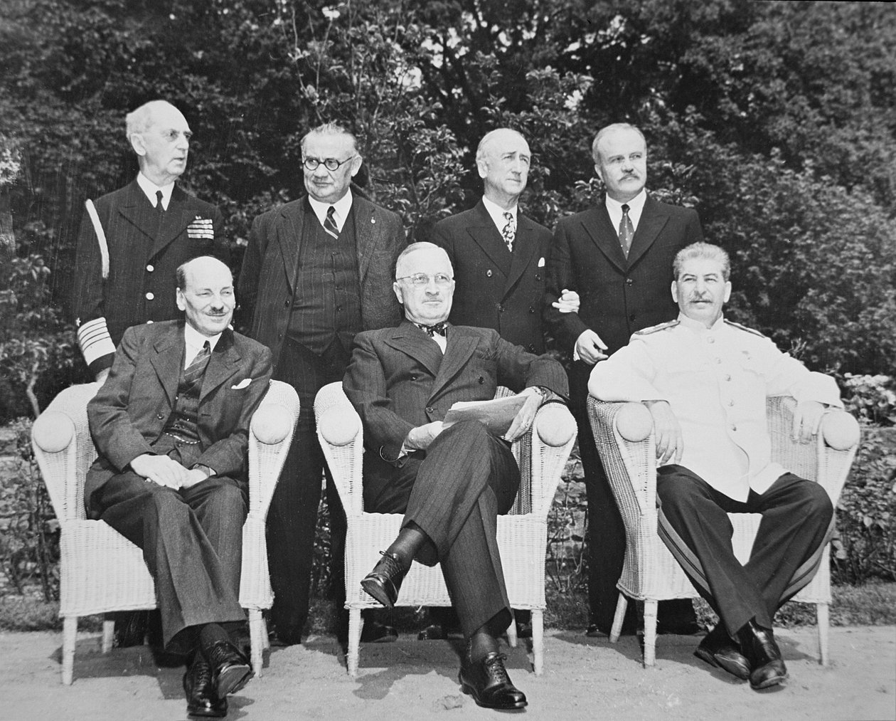 Clement Attlee (1883-1967), Presidente Harry S. Truman (1884-1972) e Joseph Stalin (1879-1953) na Conferência de Potsdam de English Photographer