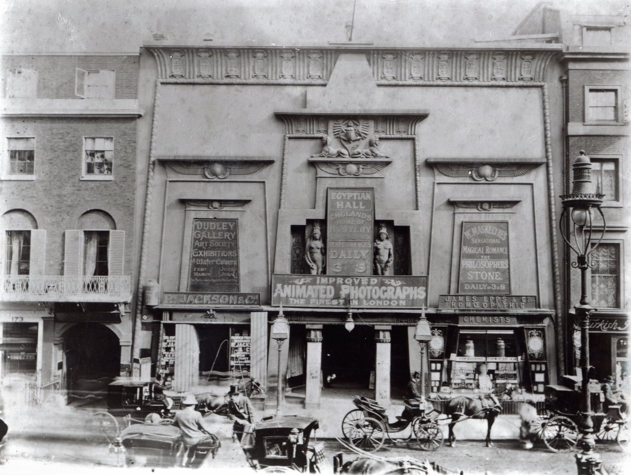 Salão egípcio, Piccadilly 1895 de English Photographer