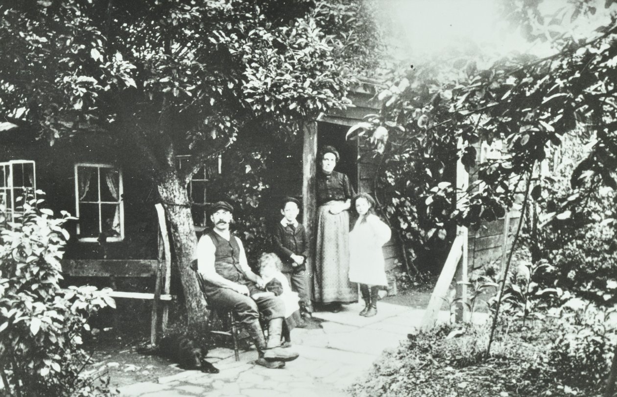 Elder Road: Rose Cottage, 1890 de English Photographer