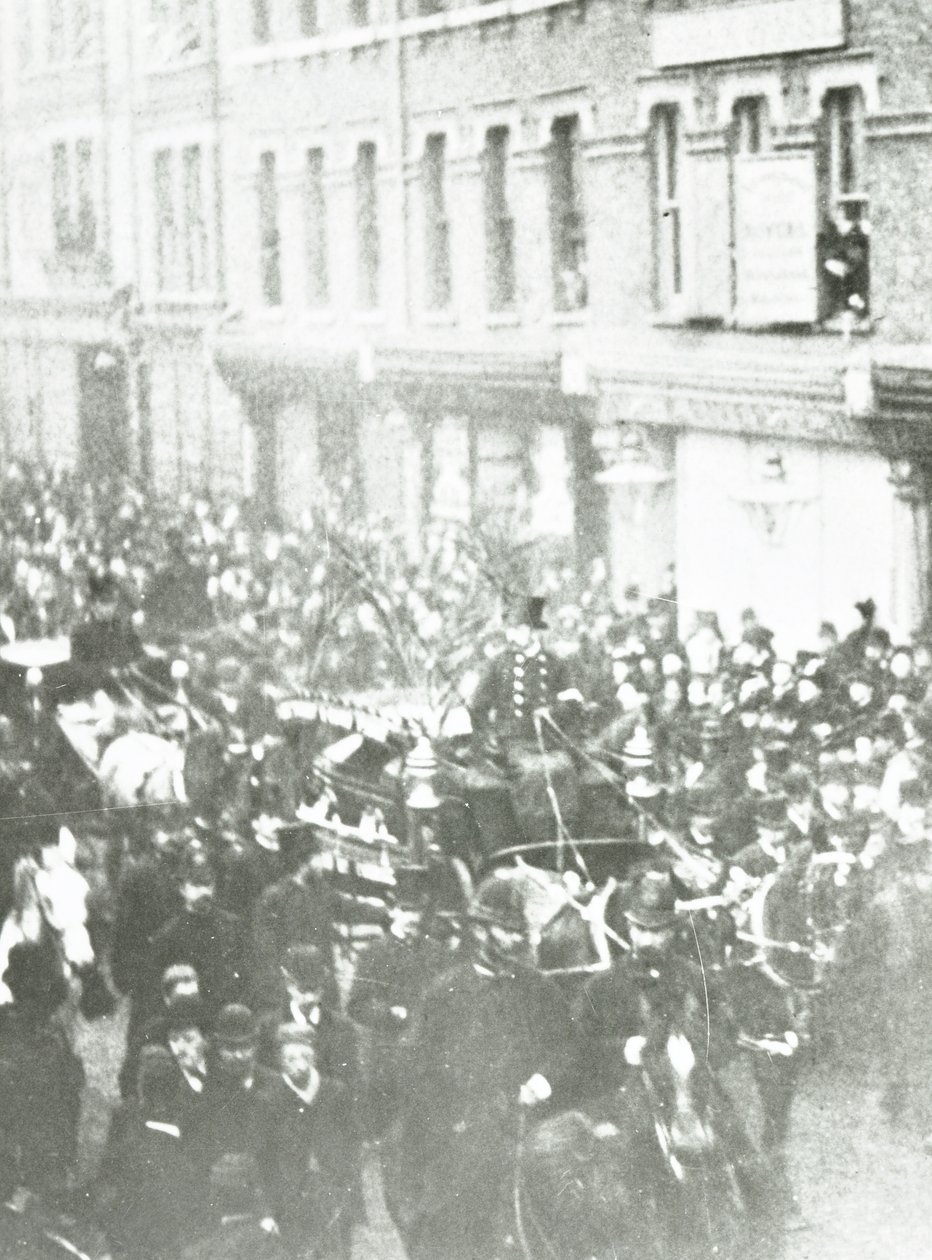 Procissão fúnebre de Charles Haddon Spurgeon, West Norwood, Londres, 1892 de English Photographer
