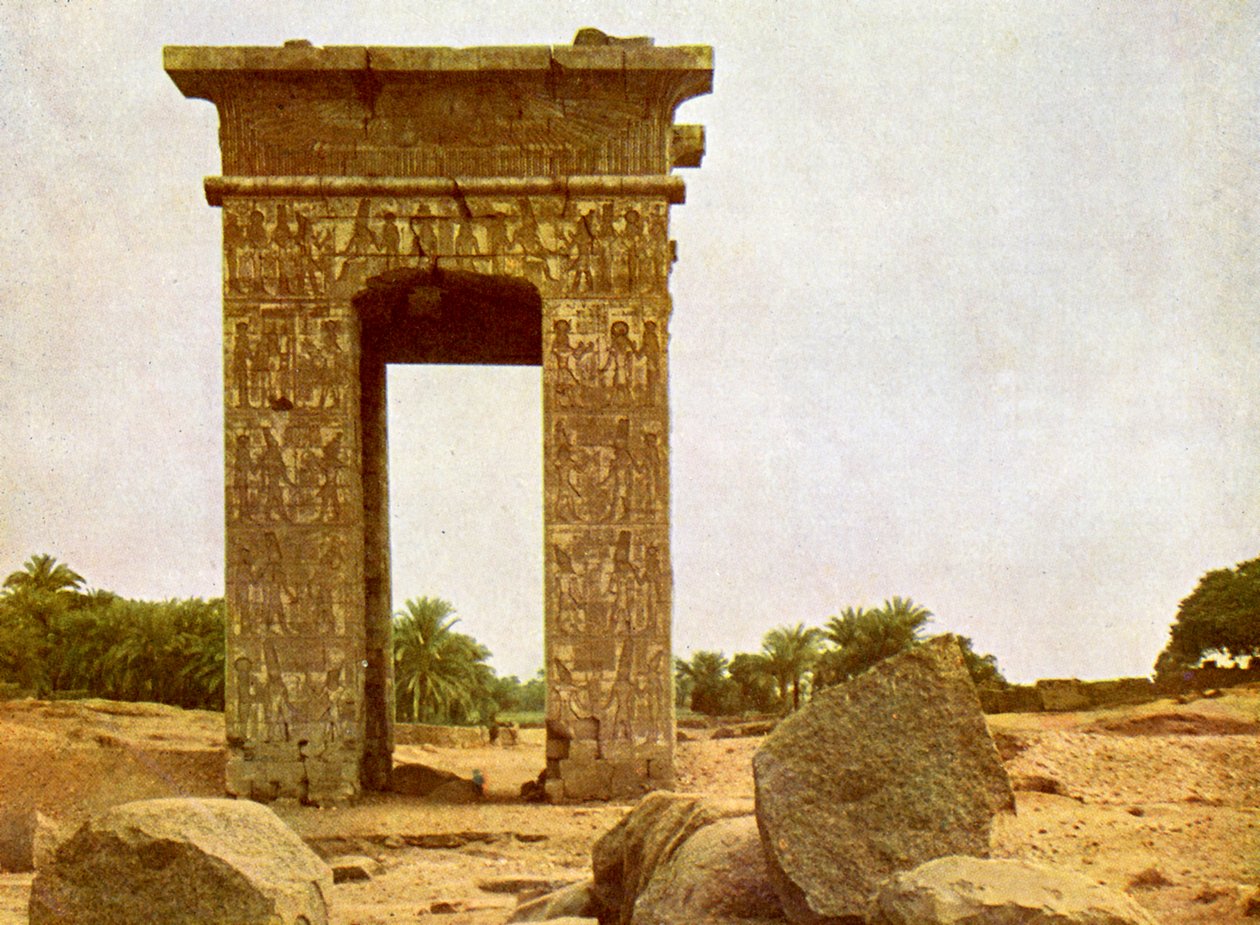Portal de Ptolomeu II em Karnak. de English Photographer