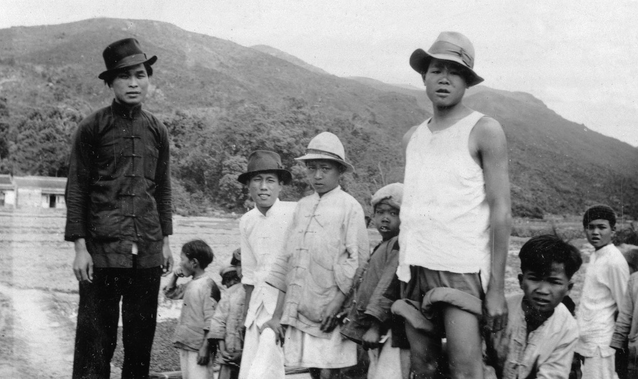 Grupo de homens em Hong Kong de English Photographer