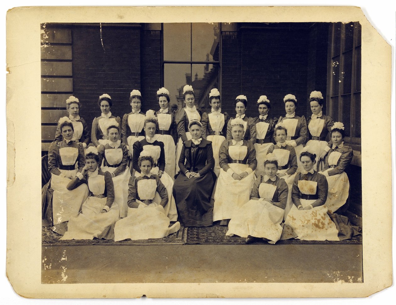 Retrato de grupo da equipe médica do Hospital St. Thomass de English Photographer