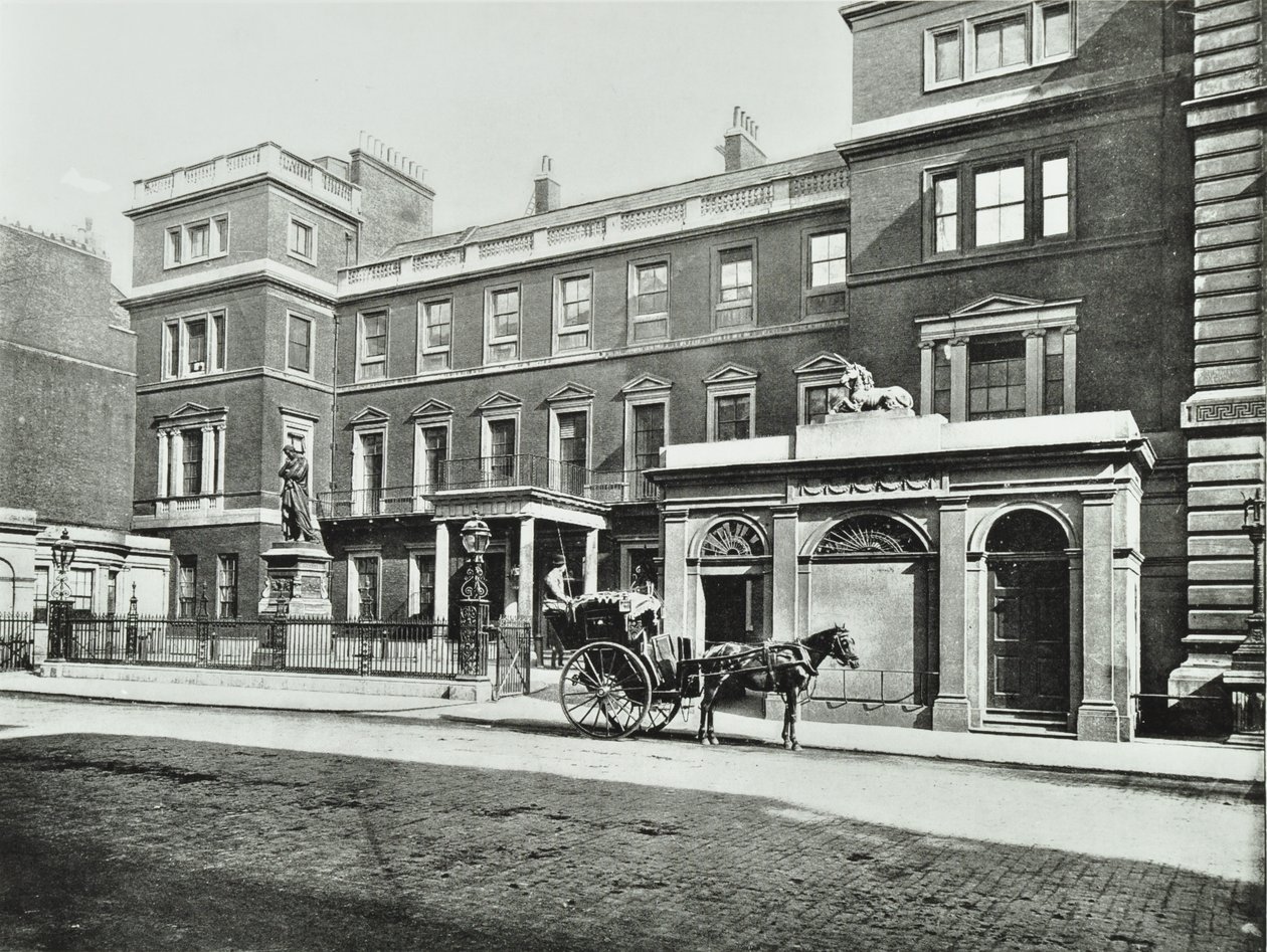Táxi da Hansom fora do escritório de guerra Pall Mall, Willis Collection, 1890 de English Photographer