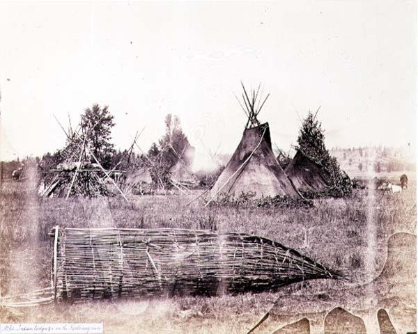 Lodges indígenas no Rio Kootenay, fotografadas pelos Engenheiros Reais no Paralelo Quarenta-Nona (foto sépia) de English Photographer