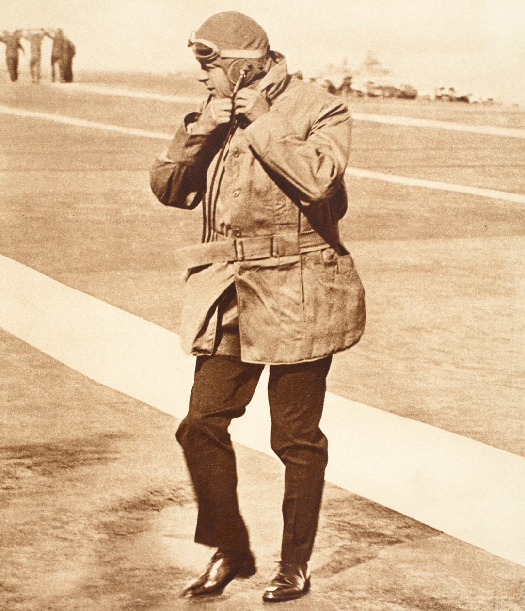King Edward VIII desembarque em Weymouth depois de um vôo de HMS Courageous de English Photographer