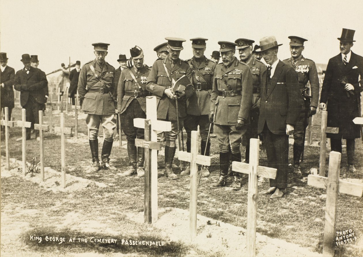 Rei George V no cemitério, Passchendaele de English Photographer
