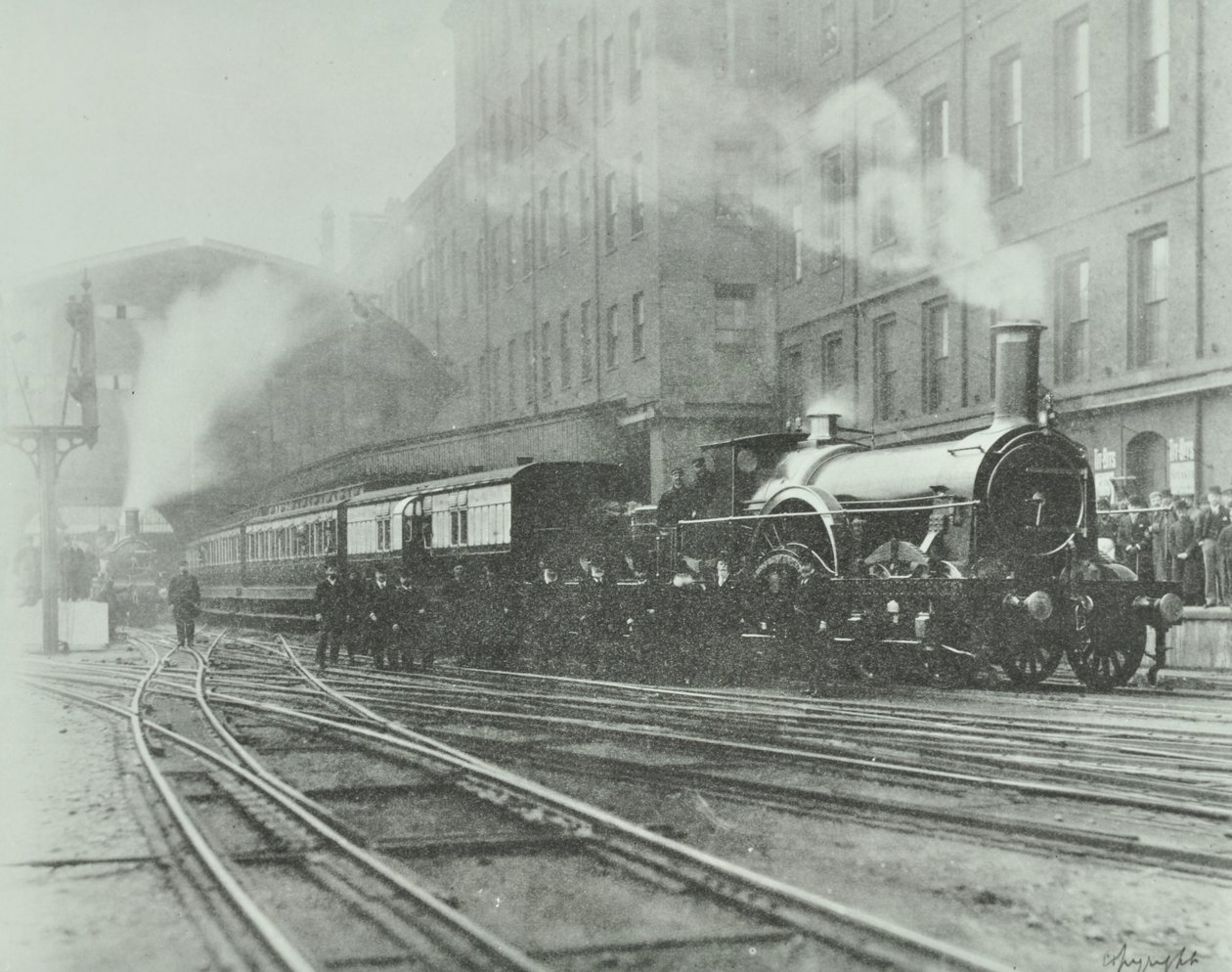 Último trem de bitola larga saindo da estação de Paddington, 1892 de English Photographer