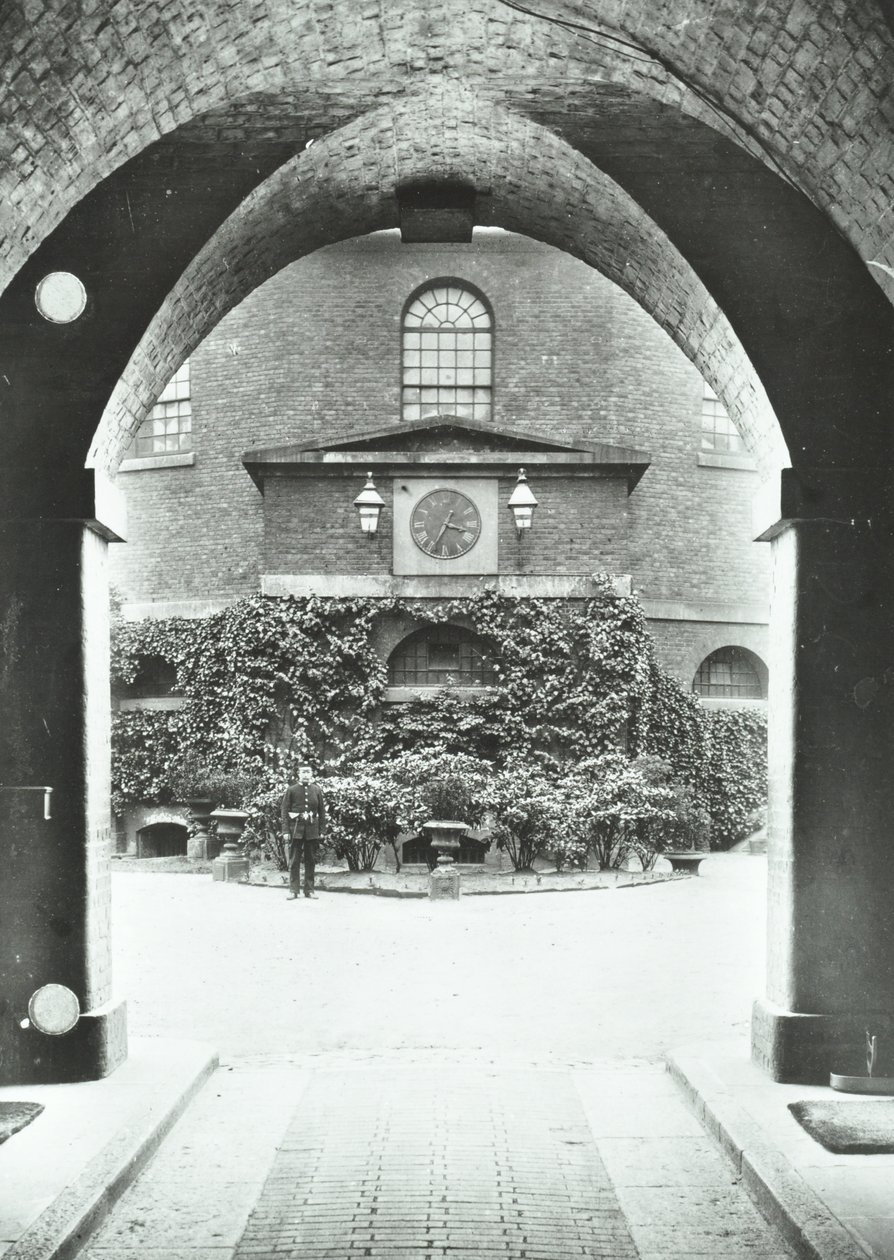 Prisão Millbank: capela através de arco, 1885 de English Photographer