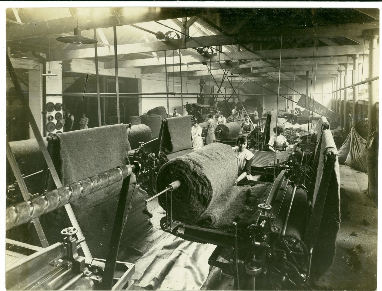 Agulha de feltro, Long Meadow Mill, 1923 de English Photographer