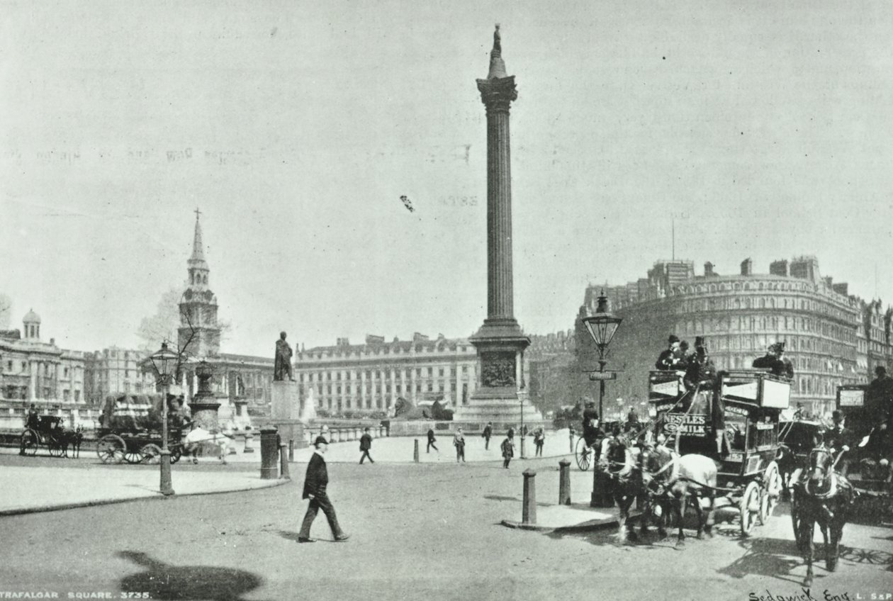 Coluna de Nelsons, Trafalgar Square, Westminster LB: olhando para o noroeste de Cockspur Street, 1898 de English Photographer