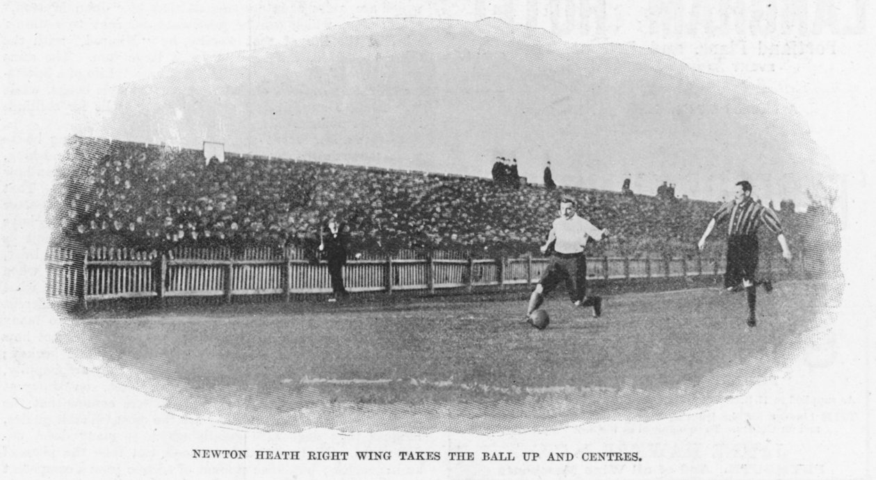 Newton Heath Right Wing leva a bola para cima e centros, 1899 de English Photographer