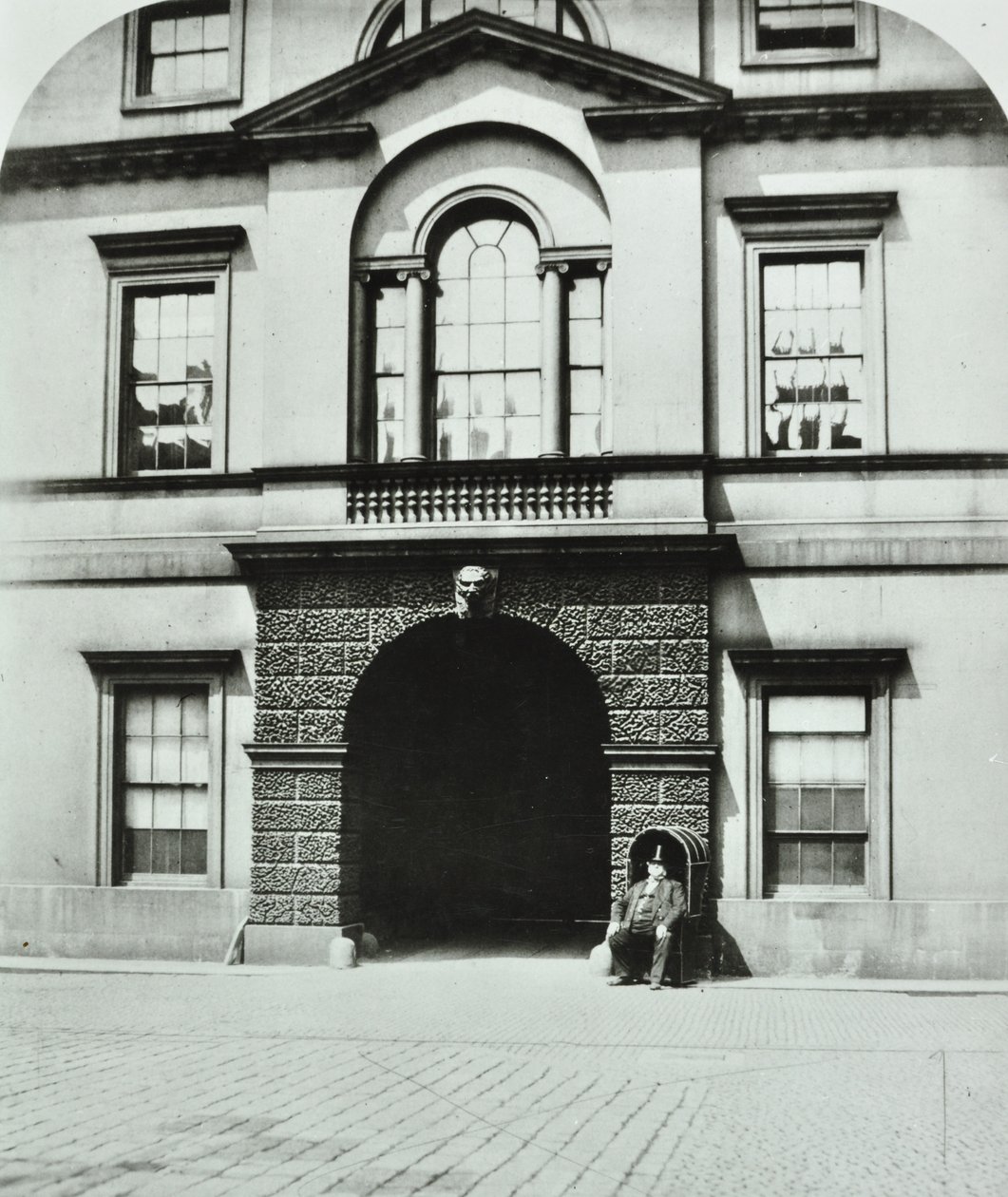 Casa de Northumberland, Charing Cross, Westminster LB: pátio, 1880 de English Photographer