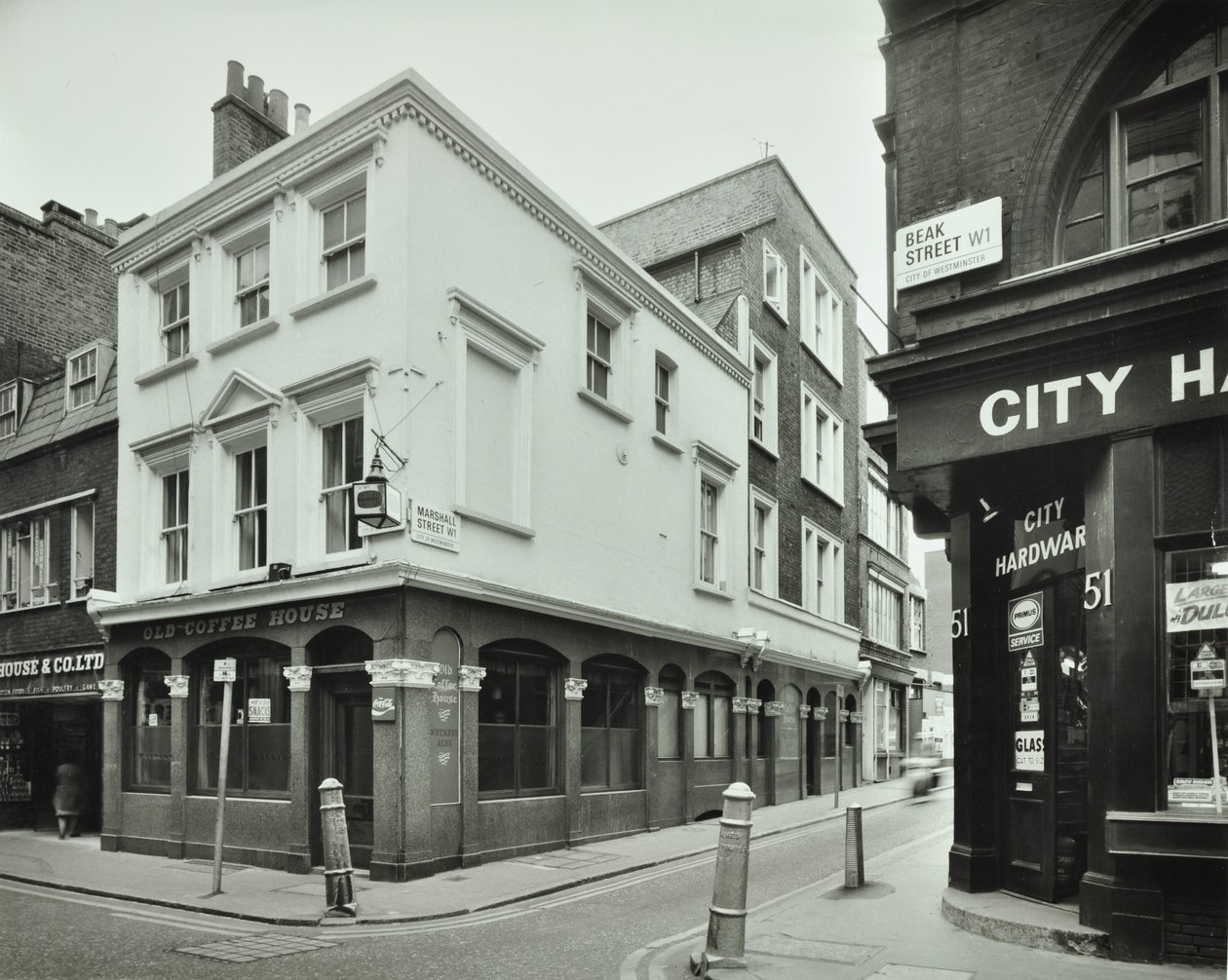 Antiga casa de café, 49 Beak Street, 1976 de English Photographer
