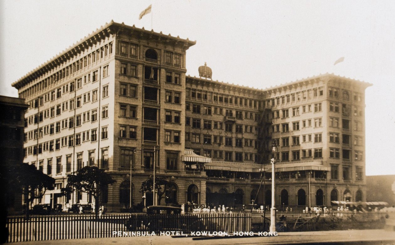 Peninsula Hotel, Kowloon, Hong Kong, de um álbum de fotografias relacionadas ao serviço de Pte H. Chick, 1940 de English Photographer