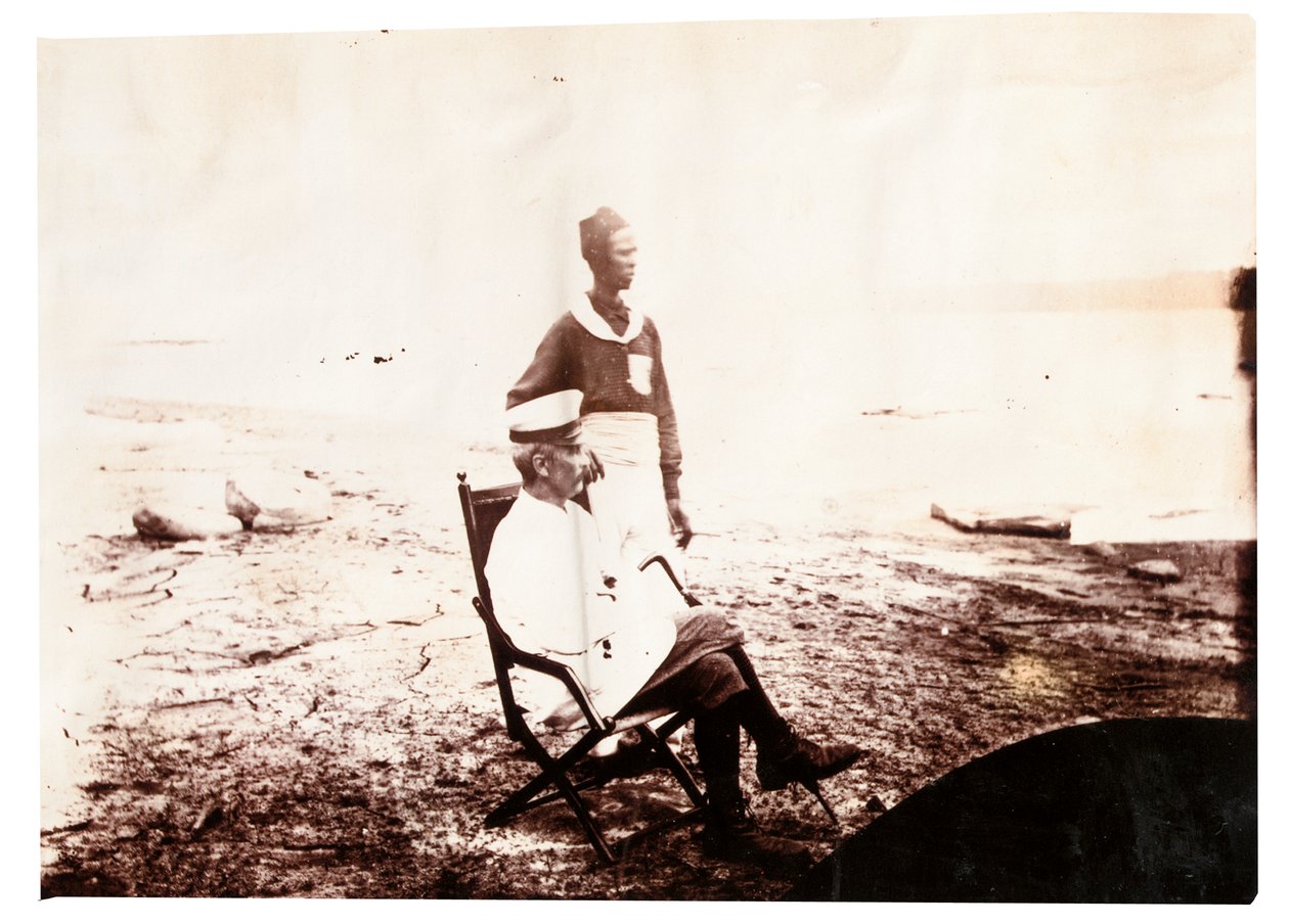Fotografia de um álbum pertencente a Henry Morton Stanley (foto p - b) de English Photographer