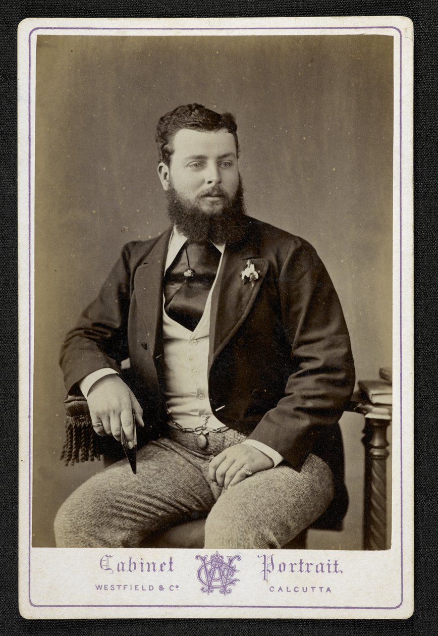Retrato do Sr. Godfrey Freeman, plantador de índigo, Lohurria, Bihar, fotografado em Calcutá (foto a p/b) de English Photographer
