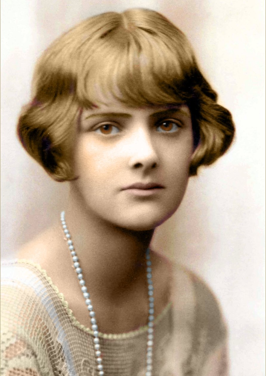 Retrato da escritora Daphne du Maurier em 1930 (fotografia a preto e branco) de English Photographer