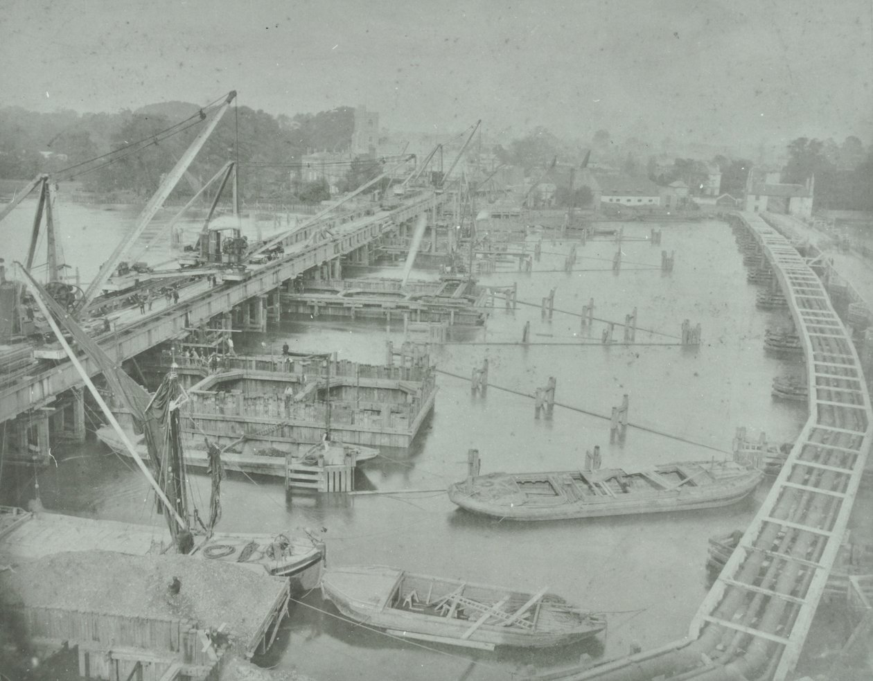 Putney Bridge: fundação de escavação para nova ponte, 1883 de English Photographer