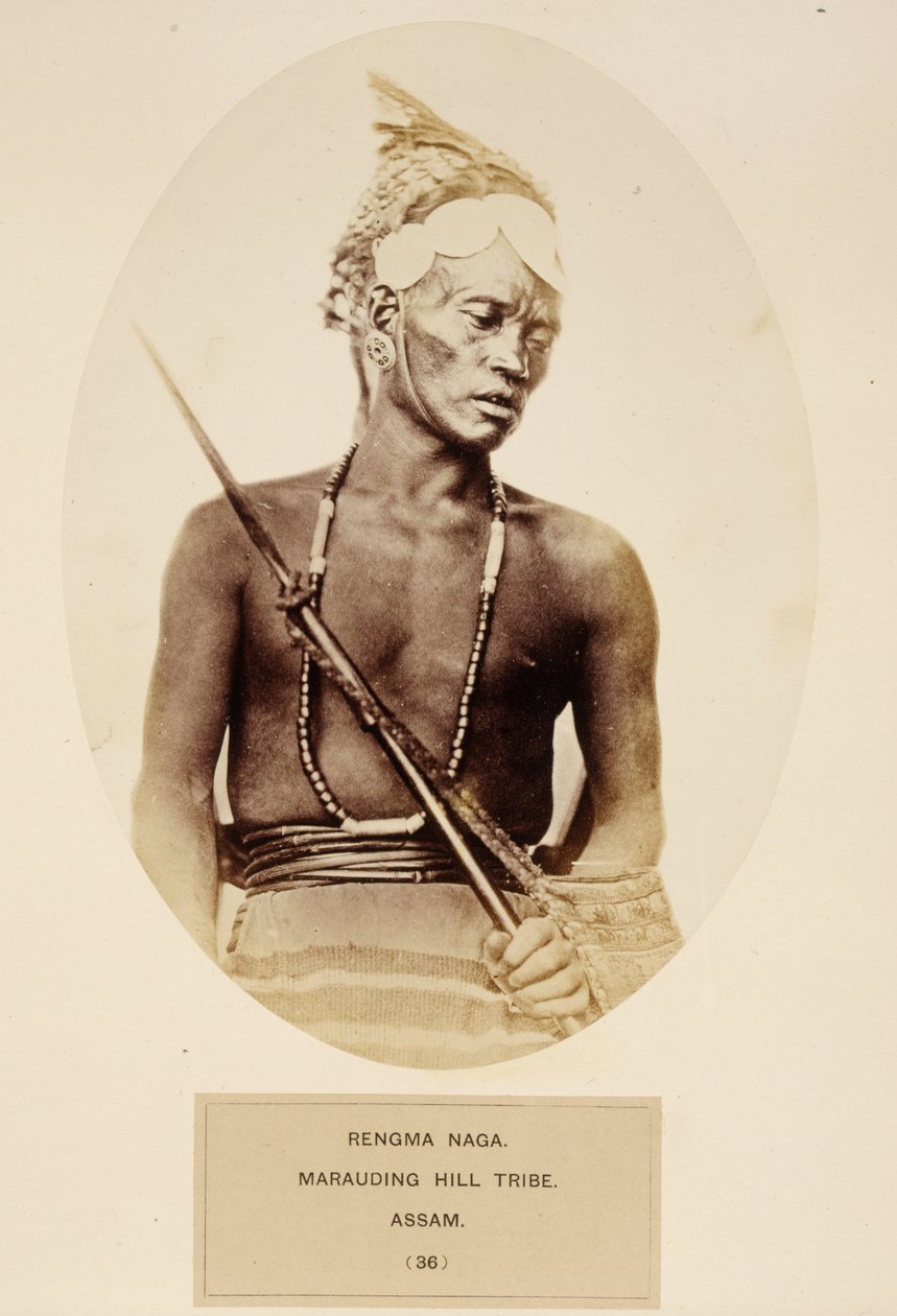 Rengma Naga, Marauding Hill Tribe, Assam, de The People of India, de J. Forbes Watson, publicado em 1868 (impressão de albume) de English Photographer